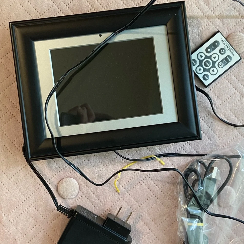 Digital Photo Frame - Picture 3 of 16